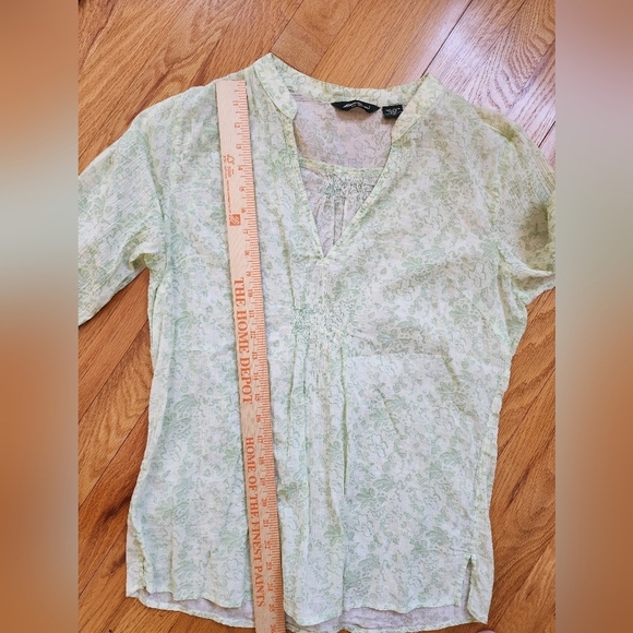 Eddie Bauer green floral smocked peasant top size medium feminine boho smocked - Picture 10 of 11